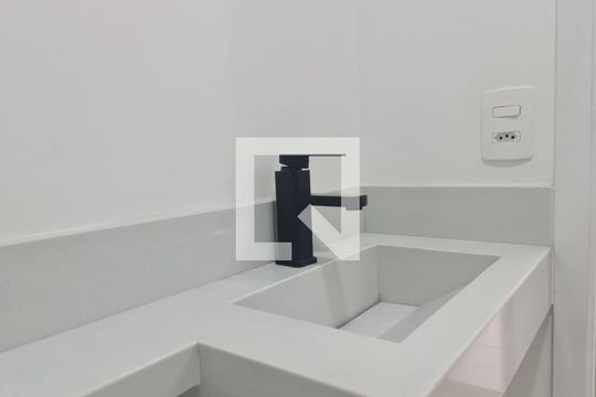 Banheiro Social de apartamento à venda com 2 quartos, 36m² em Vila das Bandeiras, Guarulhos