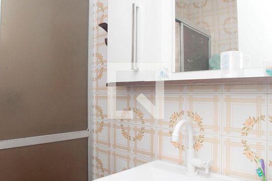 Banheiro de apartamento à venda com 2 quartos, 70m² em Independência, Porto Alegre