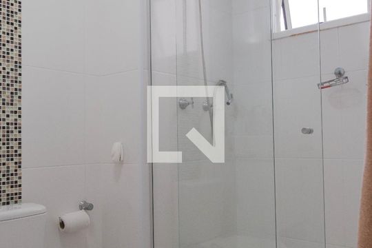 Banheiro de apartamento à venda com 2 quartos, 45m² em Jardim Las Vegas, Guarulhos