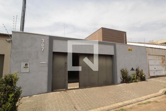 Fachada de casa para alugar com 3 quartos, 360m² em Granada, Uberlândia