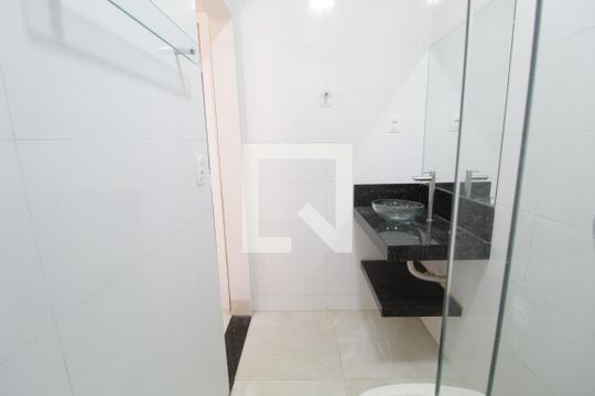 Banheiro da Suíte 2 de casa para alugar com 3 quartos, 360m² em Granada, Uberlândia