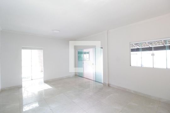 Casa para alugar com 3 quartos, 360m² em Granada, Uberlândia