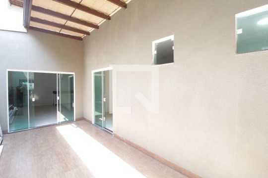 Corredor de casa para alugar com 3 quartos, 360m² em Granada, Uberlândia