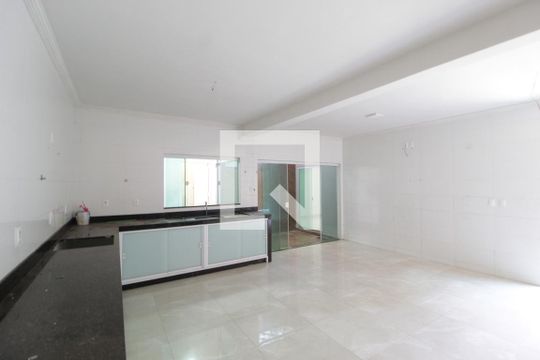 Cozinha de casa para alugar com 3 quartos, 360m² em Granada, Uberlândia