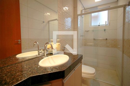 Banheiro de apartamento à venda com 3 quartos, 240m² em Cidade Nova, Belo Horizonte