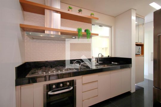 Cozinha de apartamento à venda com 3 quartos, 240m² em Cidade Nova, Belo Horizonte
