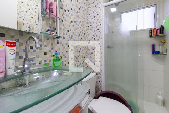 Banheiro de apartamento à venda com 2 quartos, 48m² em Padroeira, Osasco