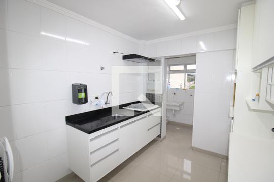Cozinha de apartamento à venda com 2 quartos, 62m² em Jardim Santa Inês, São Paulo