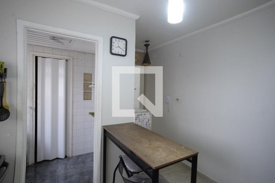 Cozinha de apartamento para alugar com 2 quartos, 67m² em Vila Monumento, São Paulo