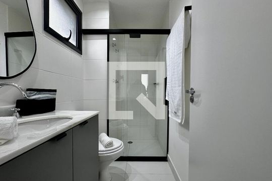 Banheiro de kitnet/studio para alugar com 0 quarto, 26m² em Brooklin Paulista, São Paulo