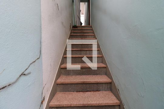 Escada de casa à venda com 3 quartos, 144m² em Vila Cecília Maria, Santo André