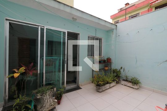 Quintal de casa à venda com 3 quartos, 144m² em Vila Cecília Maria, Santo André