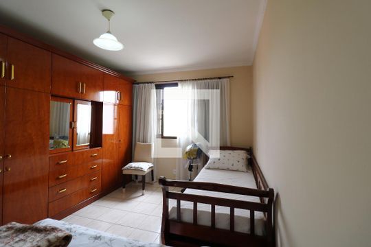 Quarto 2 de casa à venda com 3 quartos, 144m² em Vila Cecília Maria, Santo André