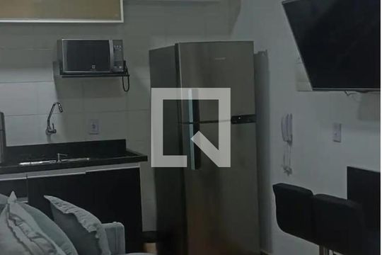 Sala/Cozinha de apartamento à venda com 2 quartos, 33m² em Jardim Itacolomi, São Paulo