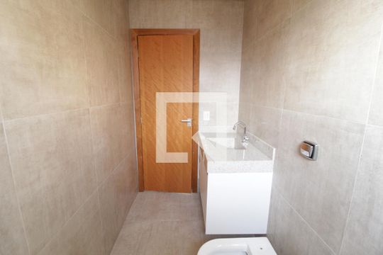 Banheiro da Suíte 1 de casa de condomínio para alugar com 4 quartos, 232m² em Granja Marileusa, Uberlândia