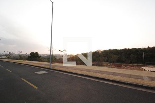 Vista da Rua de casa de condomínio para alugar com 4 quartos, 232m² em Granja Marileusa, Uberlândia