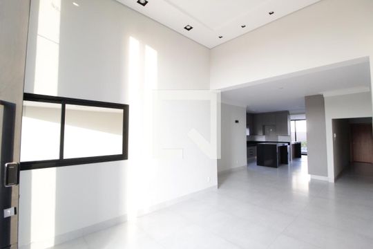 Casa de Condomínio para alugar com 4 quartos, 232m² em Granja Marileusa, Uberlândia