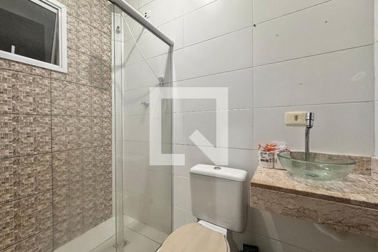 Banheiro de apartamento para alugar com 2 quartos, 50m² em Jardim Santo Antônio, Santo André