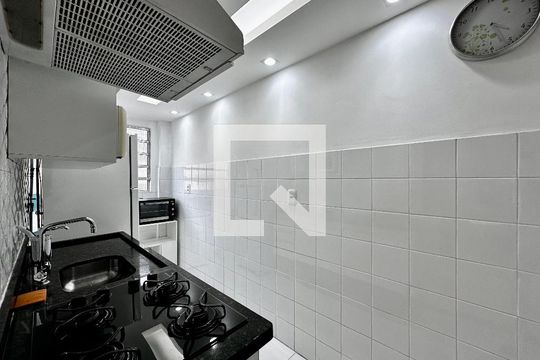 Cozinha de apartamento para alugar com 1 quarto, 43m² em Alto da Boa Vista, São Paulo