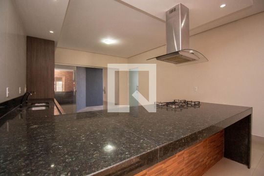Cozinha de casa de condomínio à venda com 3 quartos, 300m² em Setor Habitacional Vicente Pires, Brasília