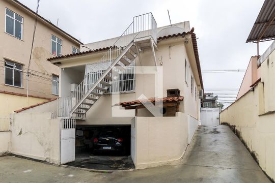 Fachada dos fundos do imóvel de casa à venda com 3 quartos, 155m² em Penha Circular, Rio de Janeiro