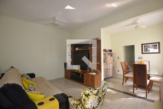 Sala de casa à venda com 3 quartos, 240m² em Vila Kosmos, Rio de Janeiro