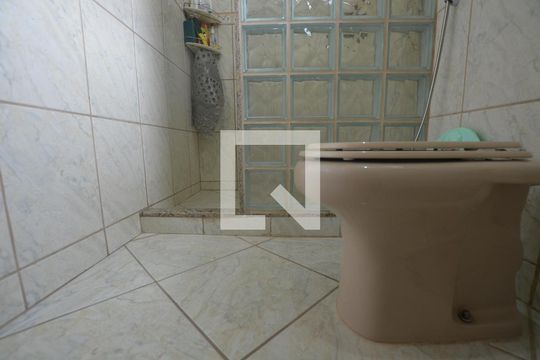 Banheiro Social de casa à venda com 3 quartos, 240m² em Vila Kosmos, Rio de Janeiro