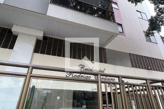 Fachada de apartamento para alugar com 2 quartos, 103m² em Jardim Vinte E Cinco de Agosto, Duque de Caxias
