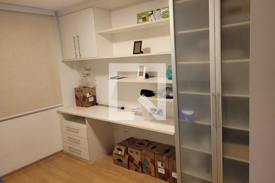Quarto de apartamento à venda com 3 quartos, 180m² em Itaipu, Niterói