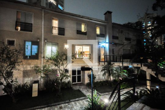 Fachada de casa de condomínio para alugar com 3 quartos, 157m² em Vila Andrade, São Paulo
