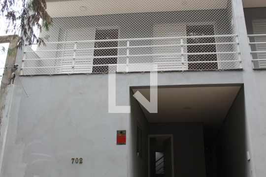 Fachada de casa de condomínio para alugar com 3 quartos, 160m² em Chácara Canta Galo, Cotia