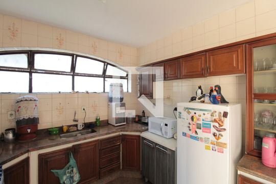 Cozinha de casa à venda com 5 quartos, 370m² em Santa Monica, Belo Horizonte