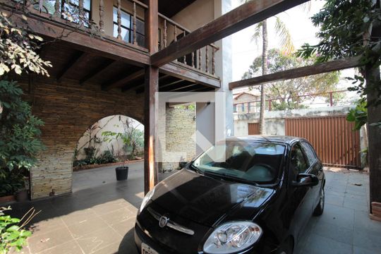 Garagem de casa à venda com 5 quartos, 370m² em Santa Monica, Belo Horizonte