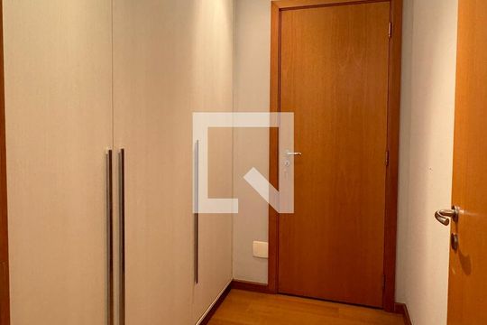 Escritório de apartamento para alugar com 3 quartos, 133m² em Tamboré, Santana de Parnaíba