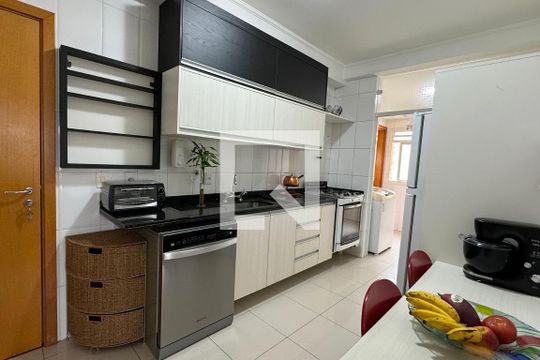 Cozinha de apartamento para alugar com 3 quartos, 133m² em Tamboré, Santana de Parnaíba