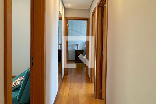 Corredor de apartamento para alugar com 3 quartos, 133m² em Tamboré, Santana de Parnaíba