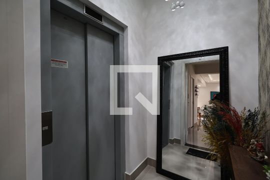 Hall de entrada de apartamento à venda com 4 quartos, 198m² em Vila Bastos, Santo André