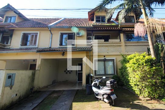 Fachada de casa de condomínio à venda com 3 quartos, 111m² em Serraria, Porto Alegre