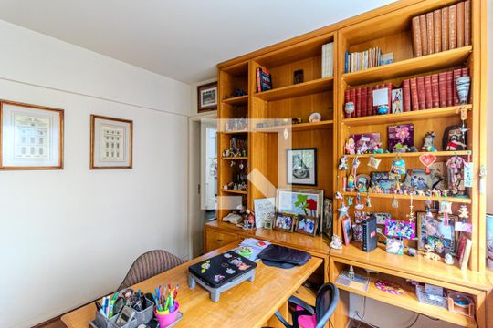 Escritório de apartamento para alugar com 3 quartos, 220m² em Higienópolis, São Paulo