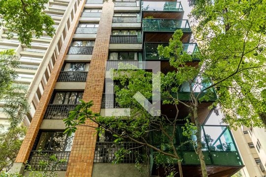 Fachada de apartamento para alugar com 3 quartos, 220m² em Higienópolis, São Paulo