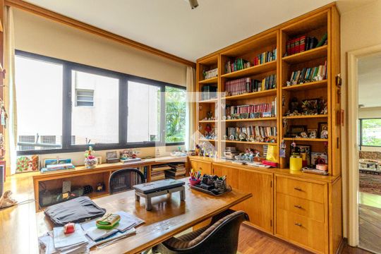 Escritório de apartamento para alugar com 3 quartos, 220m² em Higienópolis, São Paulo