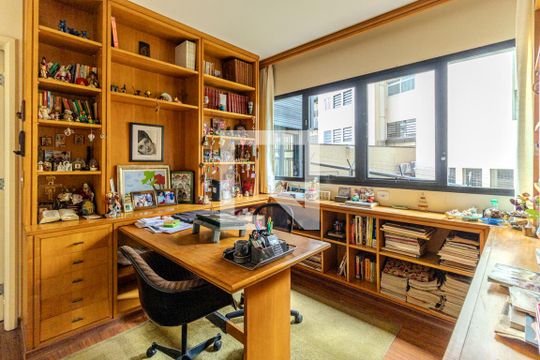 Escritório de apartamento para alugar com 3 quartos, 220m² em Higienópolis, São Paulo