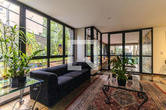 Hall Social de apartamento para alugar com 3 quartos, 220m² em Higienópolis, São Paulo