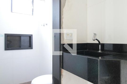 Banheiro Social de apartamento à venda com 2 quartos, 65m² em Jardim Guanabara, Belo Horizonte