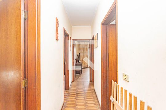 Corredor de casa à venda com 2 quartos, 400m² em Vila da Saúde, São Paulo