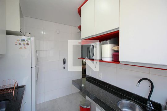 Cozinha de apartamento à venda com 3 quartos, 60m² em Fernão Dias, Belo Horizonte