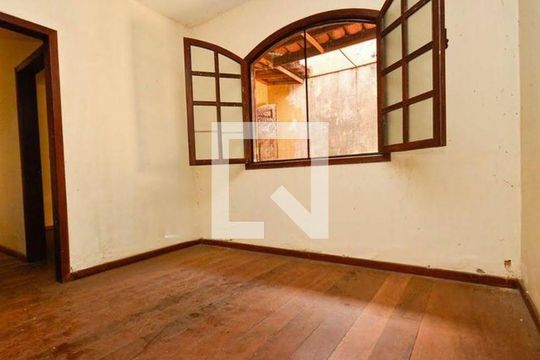 Quarto 1 de casa à venda com 3 quartos, 150m² em Santa Efigênia, Belo Horizonte