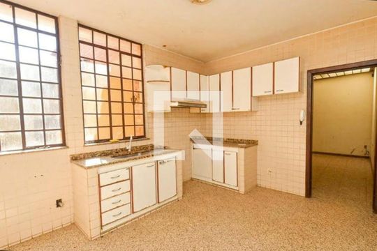 Cozinha de casa à venda com 3 quartos, 150m² em Santa Efigênia, Belo Horizonte