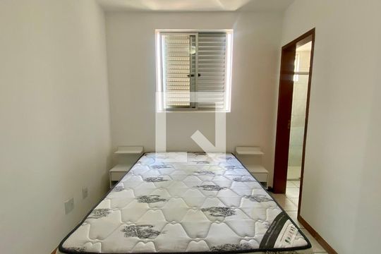 Quarto Suíte de apartamento para alugar com 2 quartos, 72m² em Havaí, Belo Horizonte