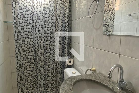 Banheiro Social de apartamento para alugar com 2 quartos, 72m² em Havaí, Belo Horizonte